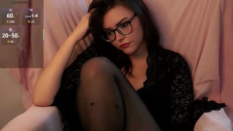 Mia online show from October 13, 9:45 am