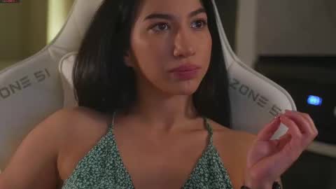 Leora online show from October 20, 5:27 pm