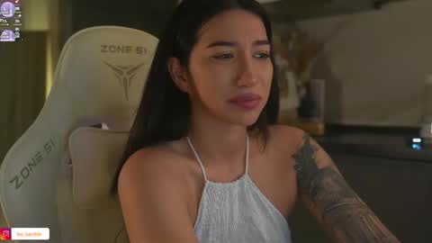 Leora online show from November 28, 5:38 pm