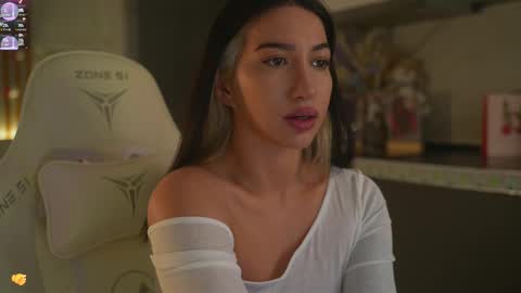 Leora online show from January 11, 5:07 pm