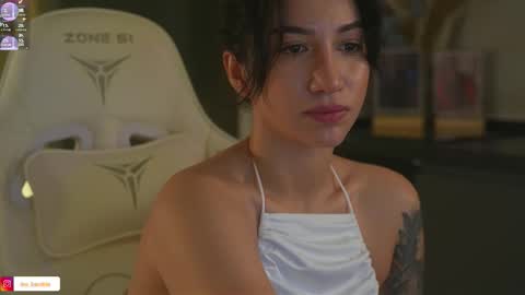 Leora online show from November 17, 5:13 pm