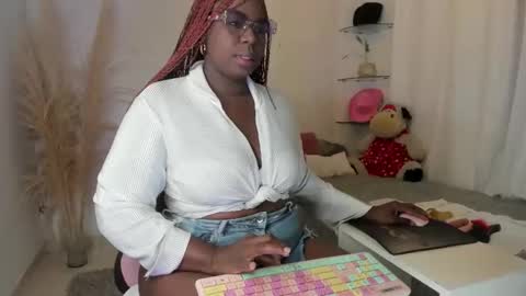 lesliee_brownn online show from June 4, 9:03 am