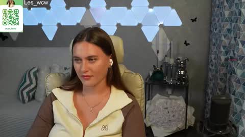 LeslieKorfs online show from September 18, 8:40 pm