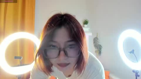 Lessi online show from May 6, 1:09 am