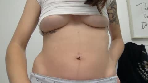 strawberrywatermelonpink22 online show from September 26, 4:21 am