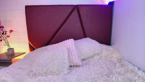 Lexi Howard  online show from April 12, 7:55 am