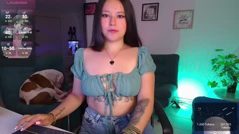 Lexie Thompson   8pm  0000am -5 online show from December 15, 3:24 am