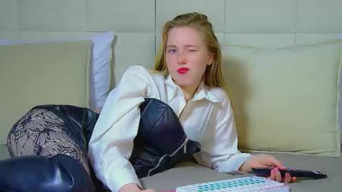 Lexi online show from October 7, 7:24 am