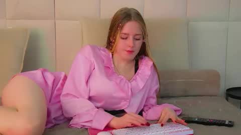 Lexi online show from November 5, 6:29 am