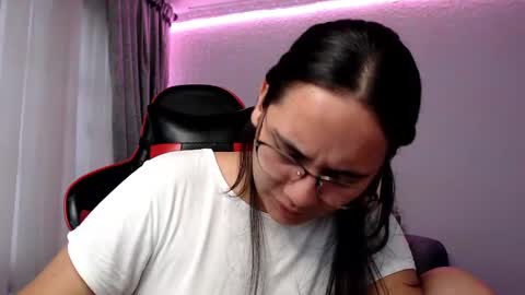 Lexy Davis online show from December 3, 8:50 pm