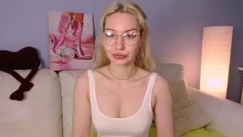 Lily online show from July 17, 3:22 am