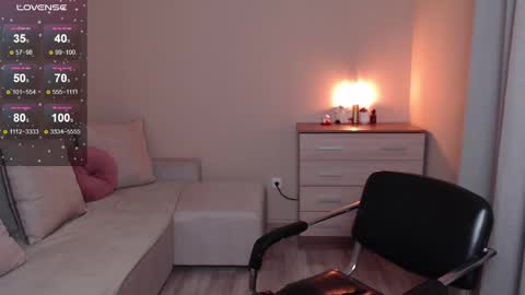 L I A online show from October 11, 5:15 pm