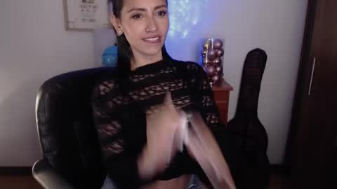 Laura online show from December 13, 4:11 am