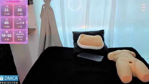 lia summer1 online show from November 17, 6:52 pm