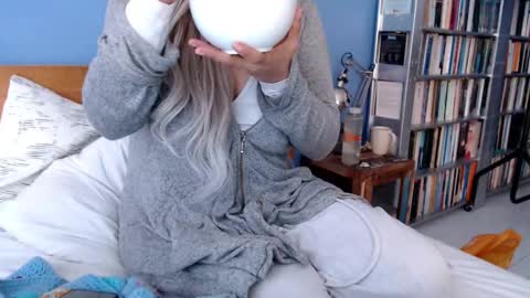 Lia Divina online show from February 14, 4:42 pm