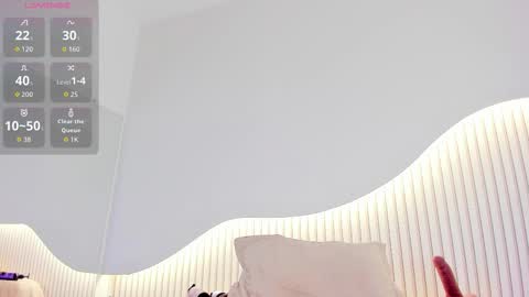 liaguzman online show from March 15, 3:52 am