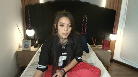 L I A M O N R O E online show from April 5, 12:04 pm