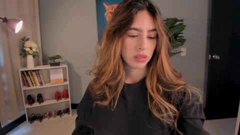 Lia online show from March 31, 1:55 pm