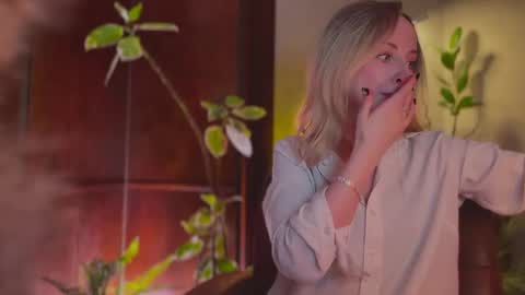  Im online every day except Saturday and Sunday somewhere between 2000 and 0300 UTC3 but its never at the same time  online show from March 6, 8:48 pm