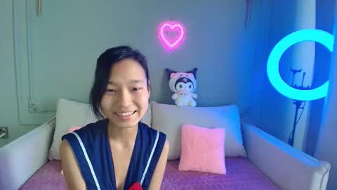 Lihn Pham online show from December 3, 3:31 am