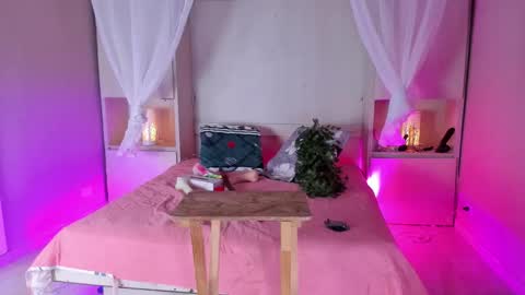         online show from November 11, 11:40 am