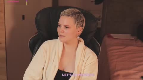 likaaberry online show from December 2, 1:07 am