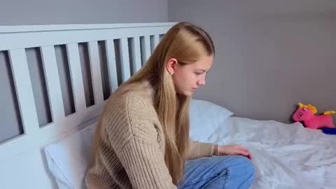 Emma online show from March 21, 1:54 am