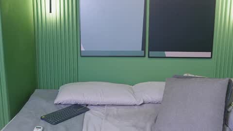 Lili  online show from April 16, 1:00 pm