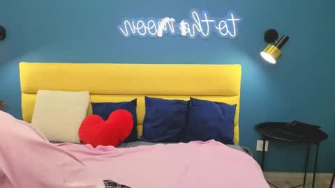 Lilli  follow me kiss online show from April 22, 11:29 am