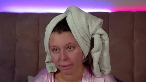 Mia online show from October 7, 7:02 am