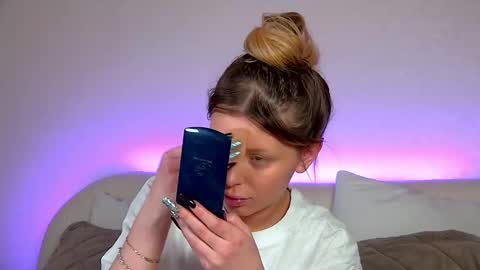 Mia online show from March 4, 6:26 am