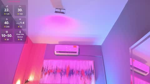 holis soy lily chang no olvides el pulgar arriba es muy importante para mi 3 independent model online show from February 4, 8:12 pm