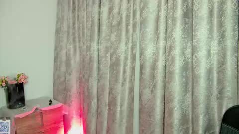 lilianbliss_ online show from February 16, 9:47 pm