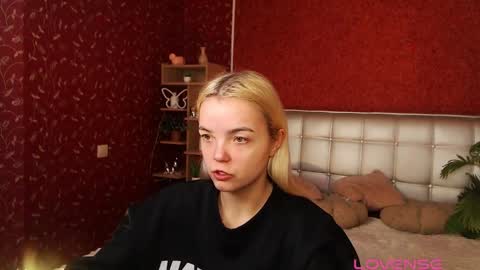 Lilie online show from February 7, 7:49 pm