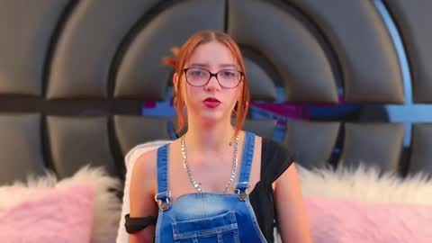 Lili online show from March 5, 7:39 pm