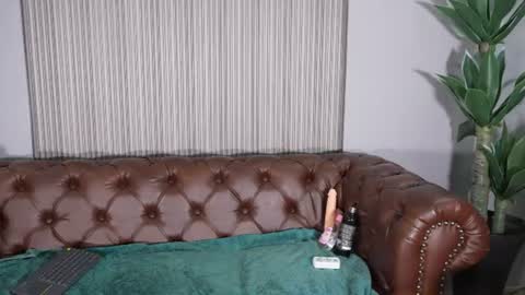 lilii peach online show from June 30, 12:10 am