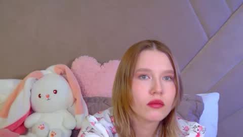 LiliLinn online show from December 16, 6:19 am