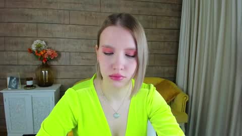 LiliLinn online show from February 12, 5:26 am