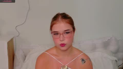 Lilith Bonheur online show from December 4, 2:36 am