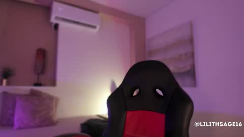 lilith_sage_ online show from November 14, 12:38 pm