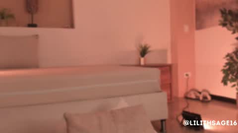lilith_sage_ online show from September 18, 2:37 pm