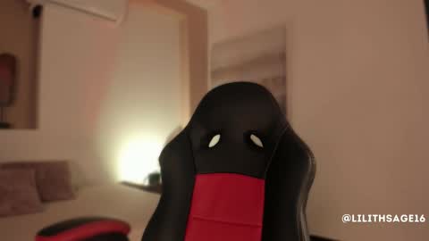 lilith_sage_ online show from November 20, 11:33 am