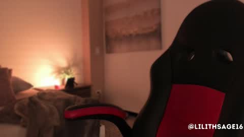 lilith_sage_ online show from October 7, 11:58 am