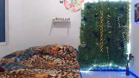 lilithaurora online show from May 11, 1:46 pm