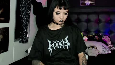   online show from February 3, 9:18 pm