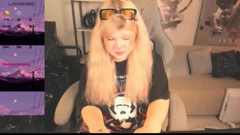 LilithNelson online show from October 22, 6:02 pm