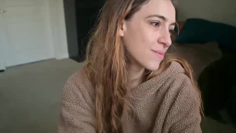 L online show from February 9, 2:40 pm