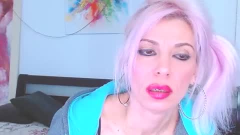 Lara online show from March 5, 7:28 pm