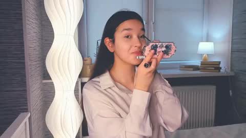 Celina Lillie online show from March 24, 11:15 am