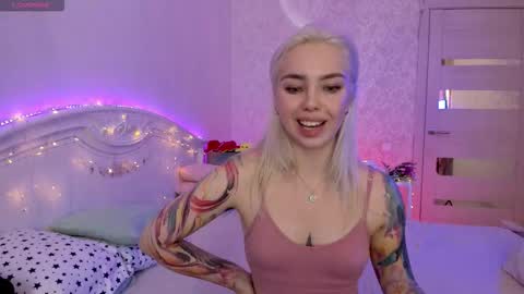 LilliMoore online show from September 19, 2:21 am